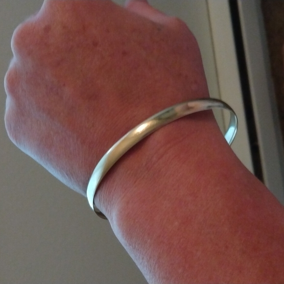 10K Solid gold bangle bracelet - Picture 6 of 6